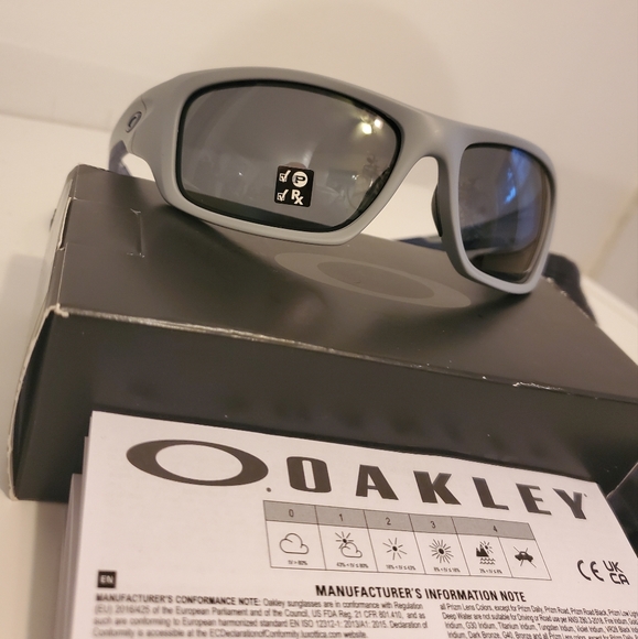 NWOT Oakley Valve Polarized Sunglasses - Picture 3 of 10